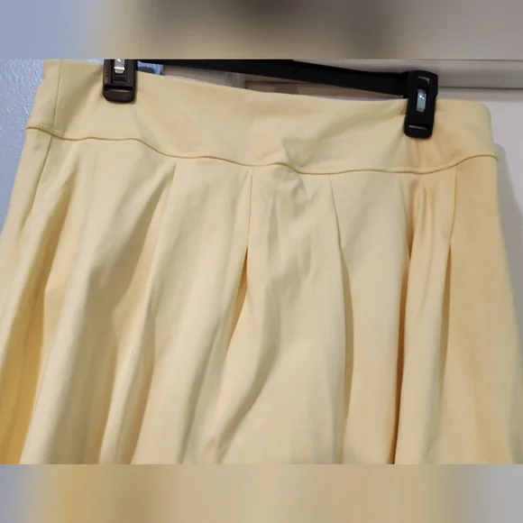 Women's Lands' End Yellow Athletic Skort, Size M - Picture 6 of 10